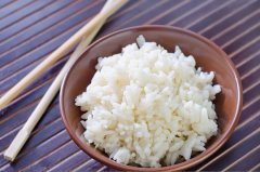 为什么日本人也爱吃米饭，血糖却控制得比我国人好?原因在这